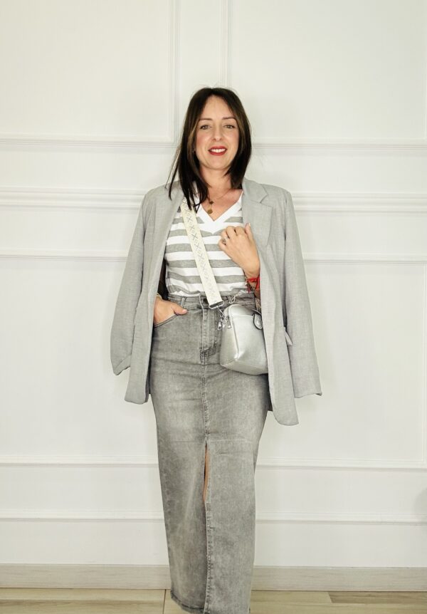 Falda gris midi