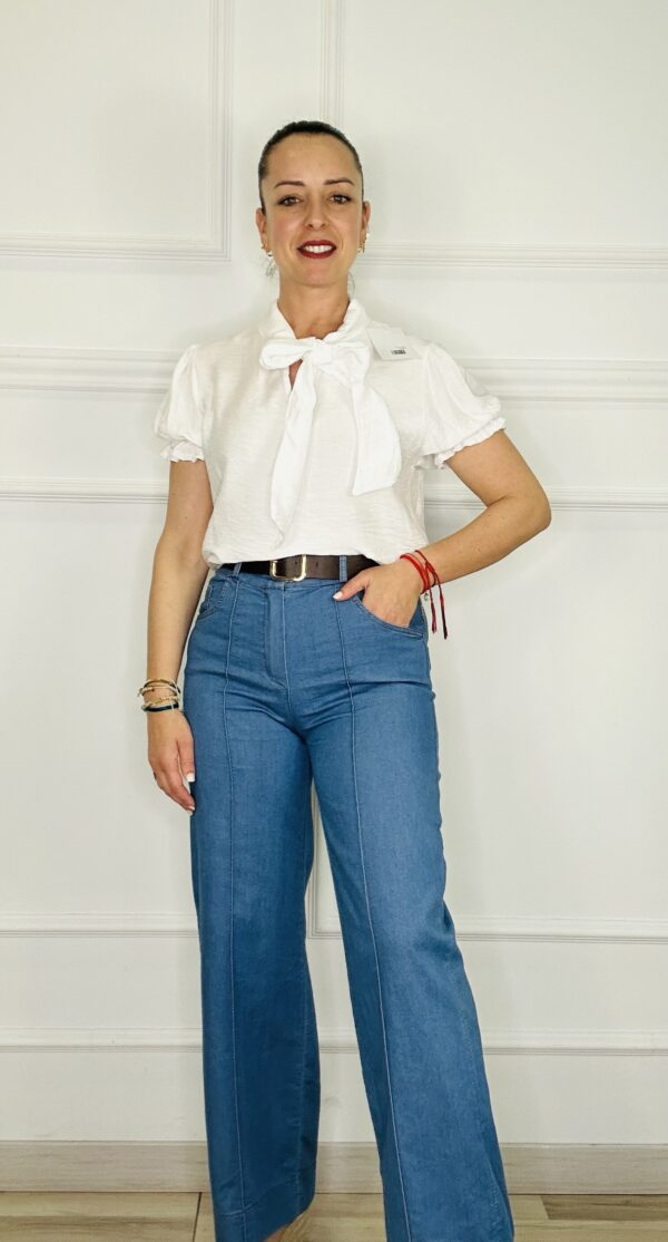Pantalón denim con cinturón